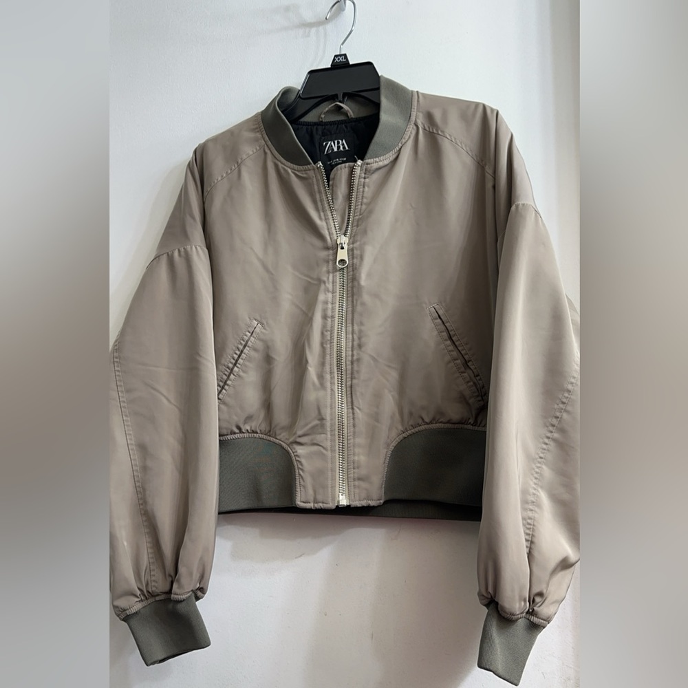 Zara bomber jacket with quilted black lining Size XL PIT TO PIT 23” LENGHT 20” - Picture 6 of 10